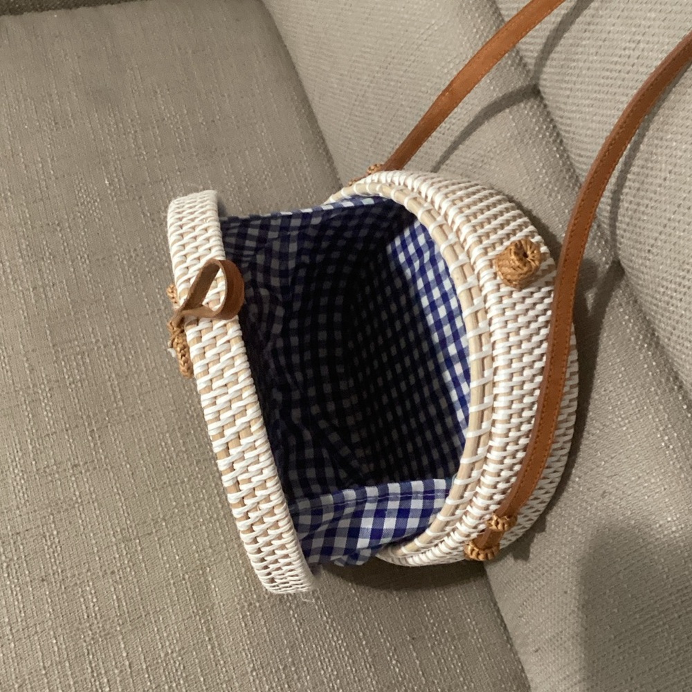 Floral Round Woven Crossbody Bag - Picture 3 of 4